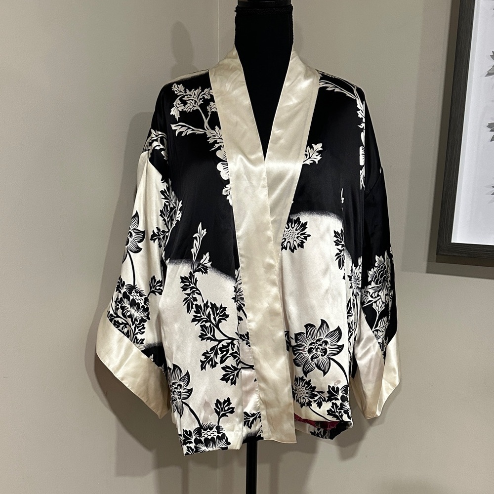 *SOMA* Black x Cream Floral 100% Silk Kimono Jacket NWT OS